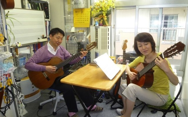 Two-Fiveギタースクールは東京・中目黒にあるギター教室です